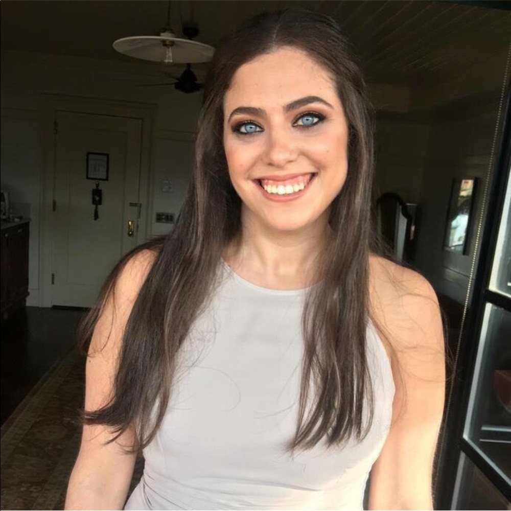 Meet Your Posher, Carly!